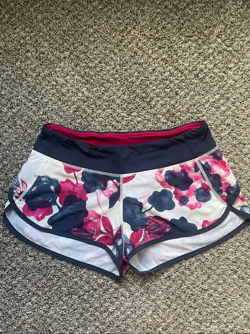 Lululemon Speed Short - Inky Floral Ghost Inkwell Bumble Berry / Inkwell; Size 6